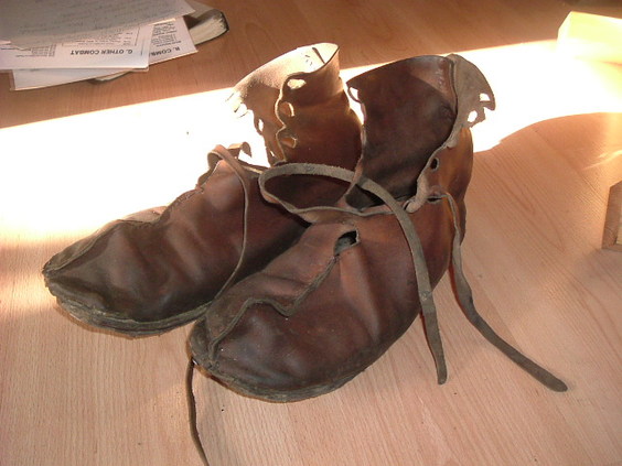 ancient roman soldier shoes